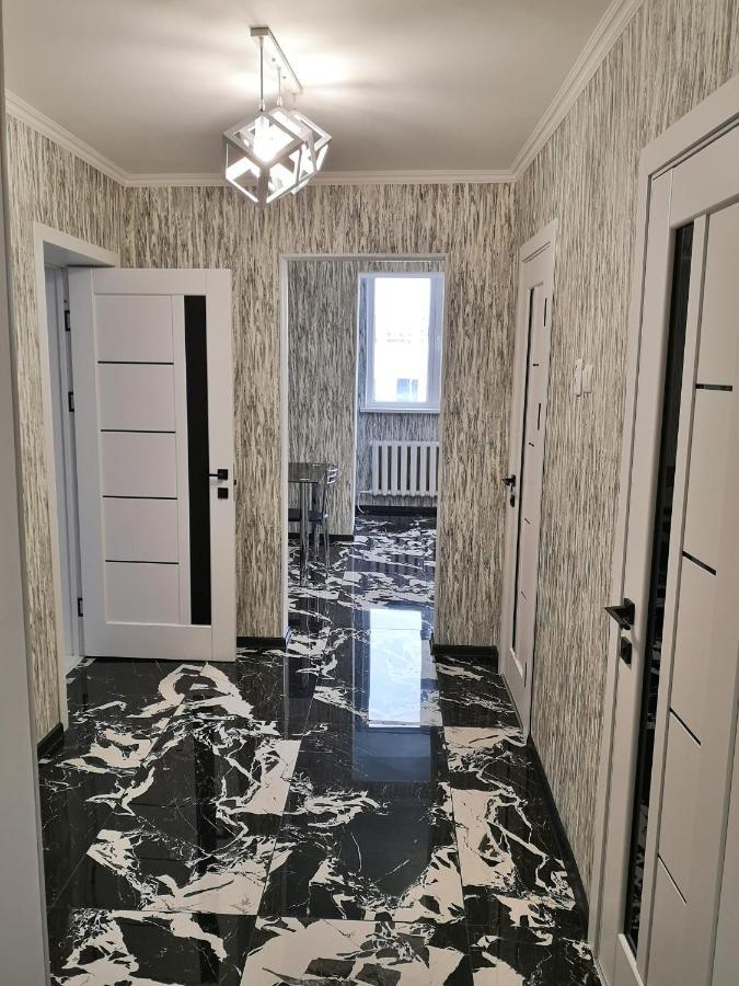 צ'יסינאו Black And White Apartment מראה חיצוני תמונה